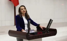 Depremzedelere yapılan yardımlar depolarda çürüyor
