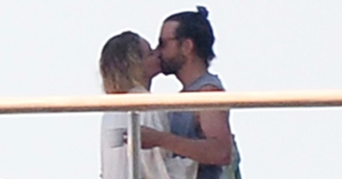 Gigi Hadid ve Bradley Cooper 250 milyon dolarlık yat gezisinde aşka geldi