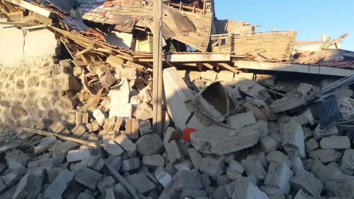 Kayseri’de ev ve ahır çöktü, 37 hayvan telef oldu